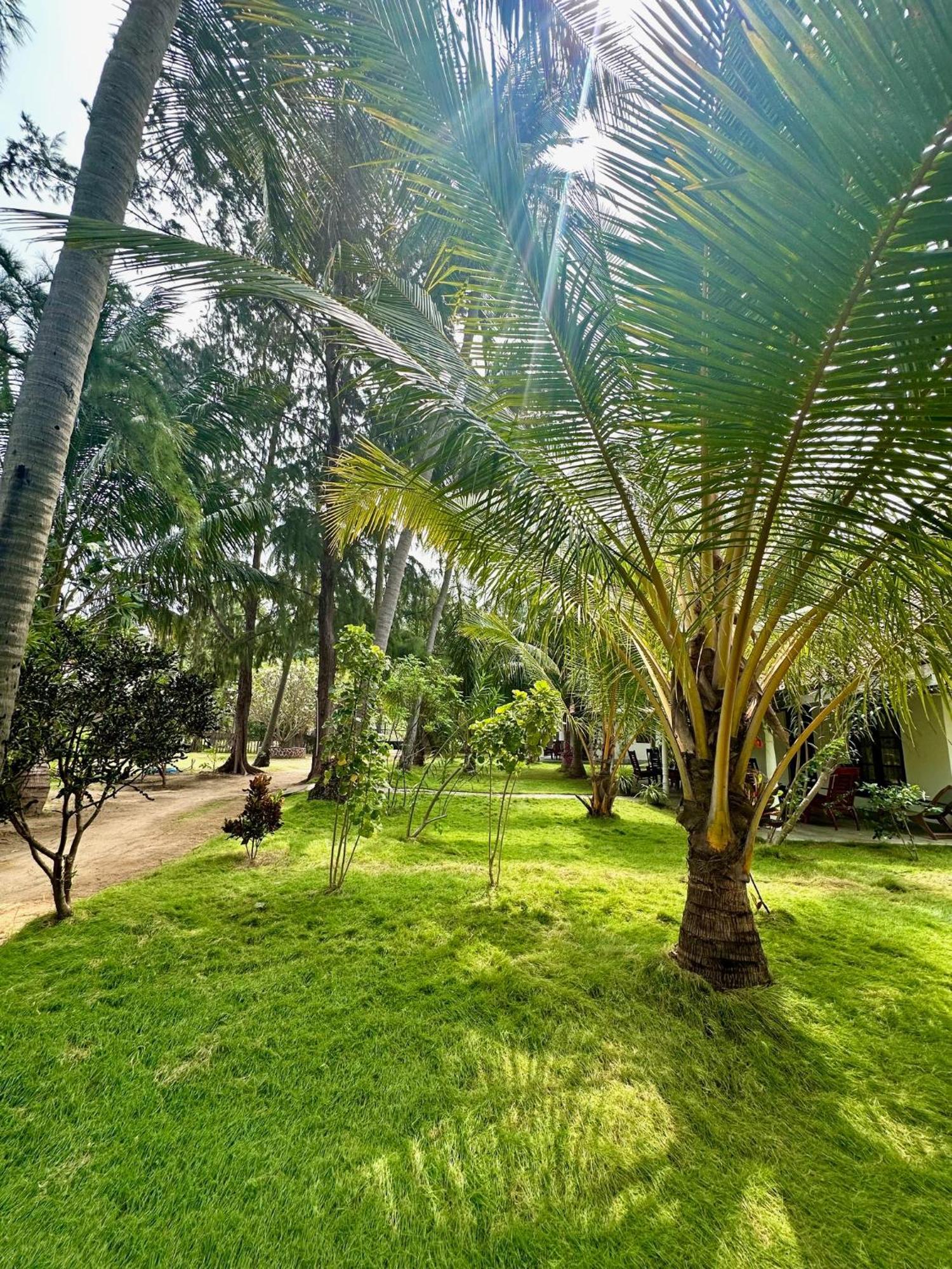 108 Palms Beach Resort Triquinimale Exterior foto